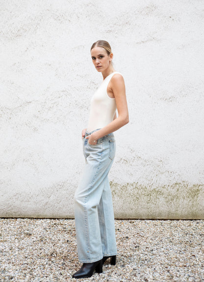 CLEO bodysuit hollowman, seamless bodice construction, side view, bright cream