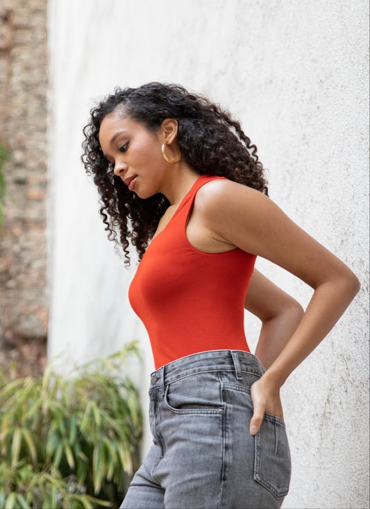 EMMI seamless bodice sweetheart-neck bodysuit styled with jeans, side view, burnt red